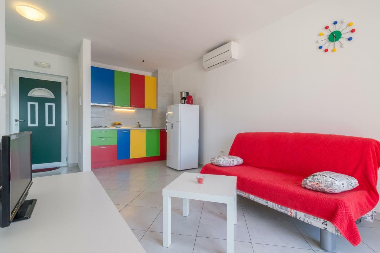 Beachfront Apartments Villa Sisa Primosten Exterior photo